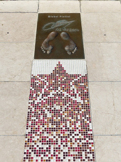 杜兰特关键三分点燃全场